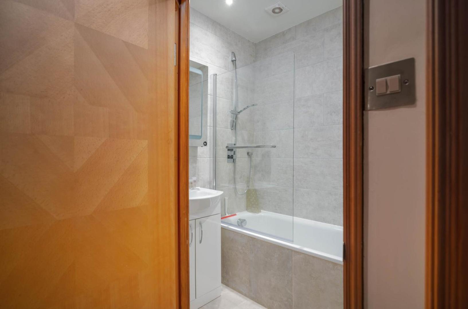 Guestready - Central Converted Mews In Bayswater London Exterior photo
