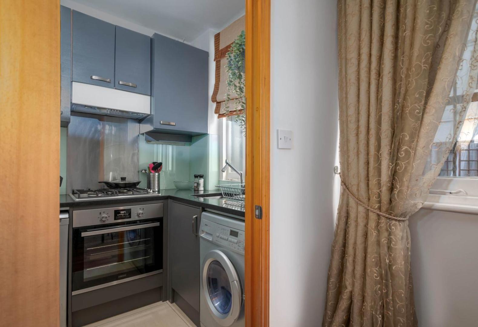Guestready - Central Converted Mews In Bayswater London Exterior photo