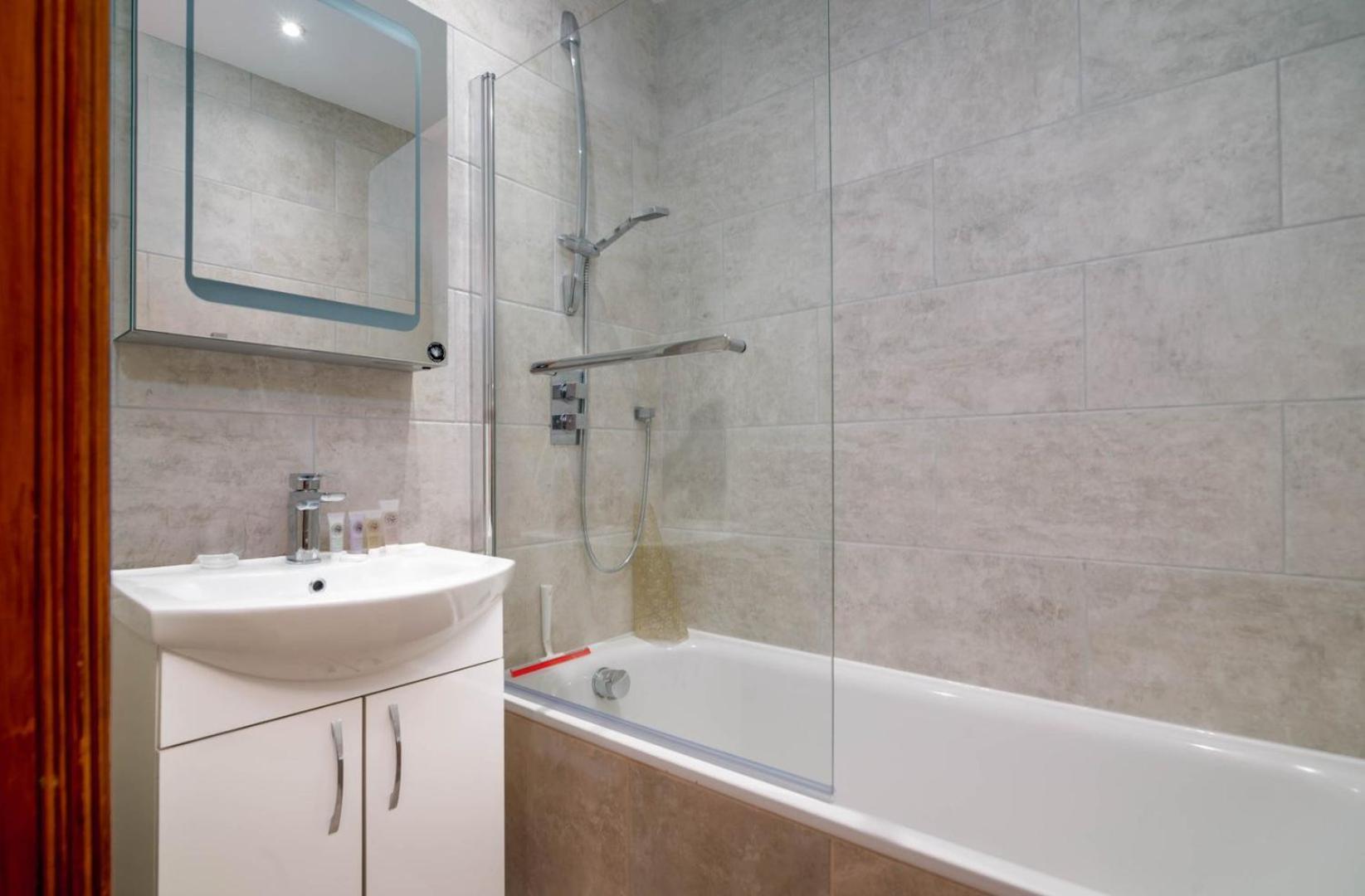 Guestready - Central Converted Mews In Bayswater London Exterior photo